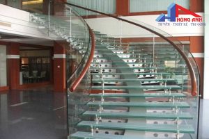 mẫu cầu thang kính uốn cong