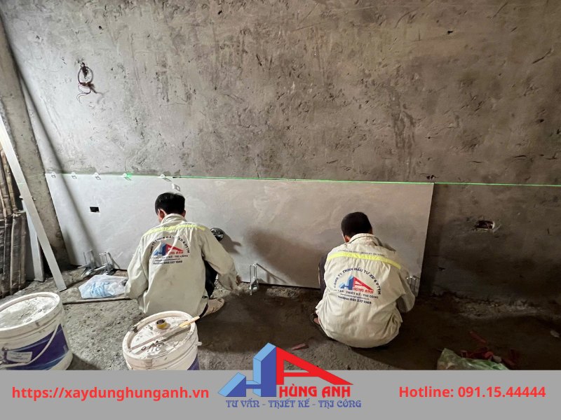 thi công ốp tường bằng gạch men