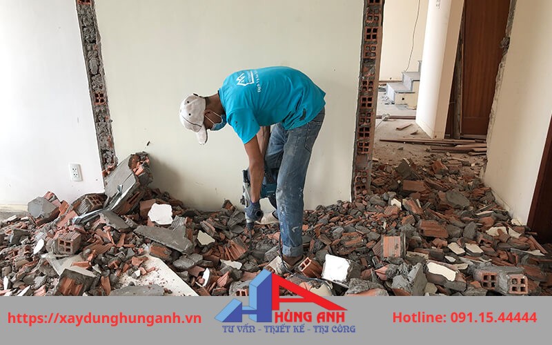 Phá dỡ nhà cũ