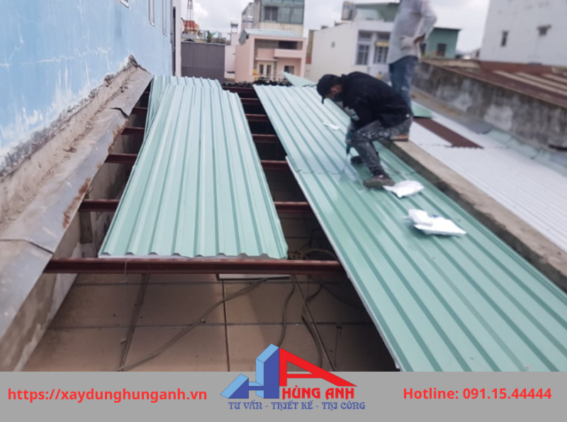 thợ thi công mái tôn