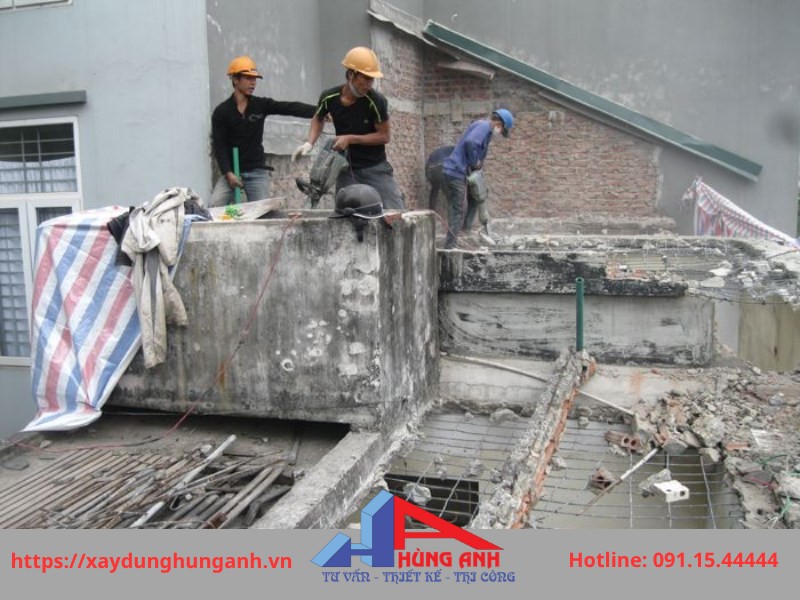 phá dỡ nhà cũ